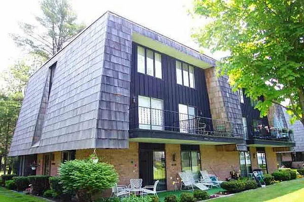 Hotel Berdel - Lake Shore East Condos (newer photo)